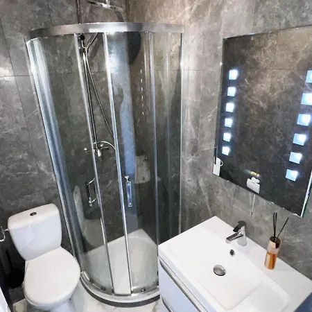 Apartment Avec Terrasse, Parking, Piscine Proche Et Centre A Cannes