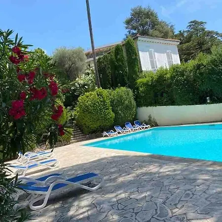 Avec Terrasse, Parking, Piscine Proche Et Centre A Appartamento *